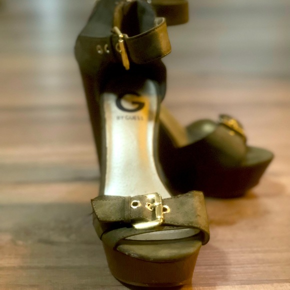 Guess - Picture 2 of 3